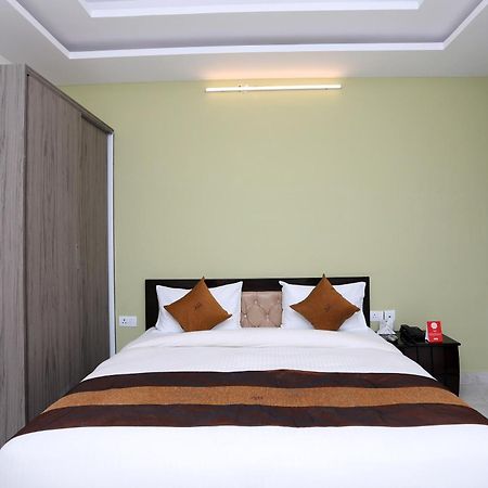 Tipsyy Inn 015 Гургаон Экстерьер фото