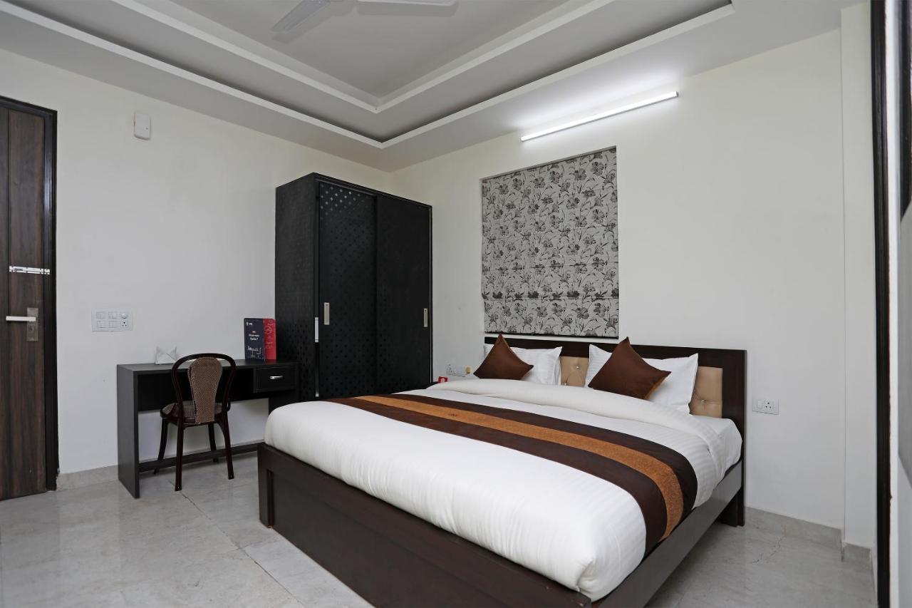 Tipsyy Inn 015 Гургаон Экстерьер фото