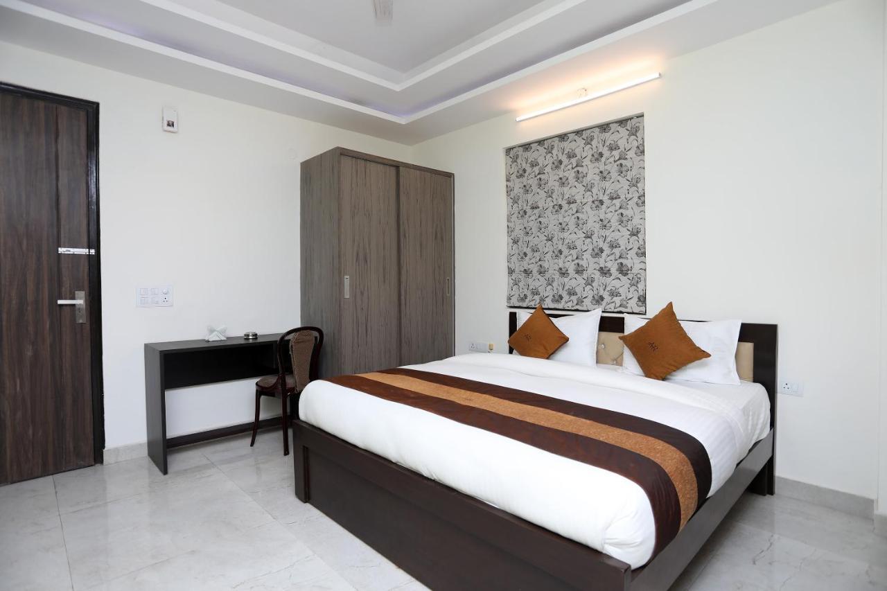 Tipsyy Inn 015 Гургаон Экстерьер фото
