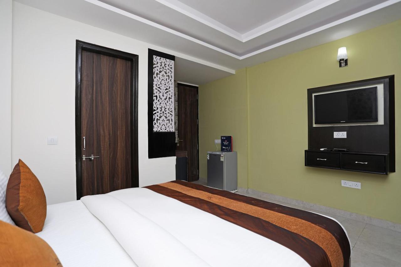 Tipsyy Inn 015 Гургаон Экстерьер фото