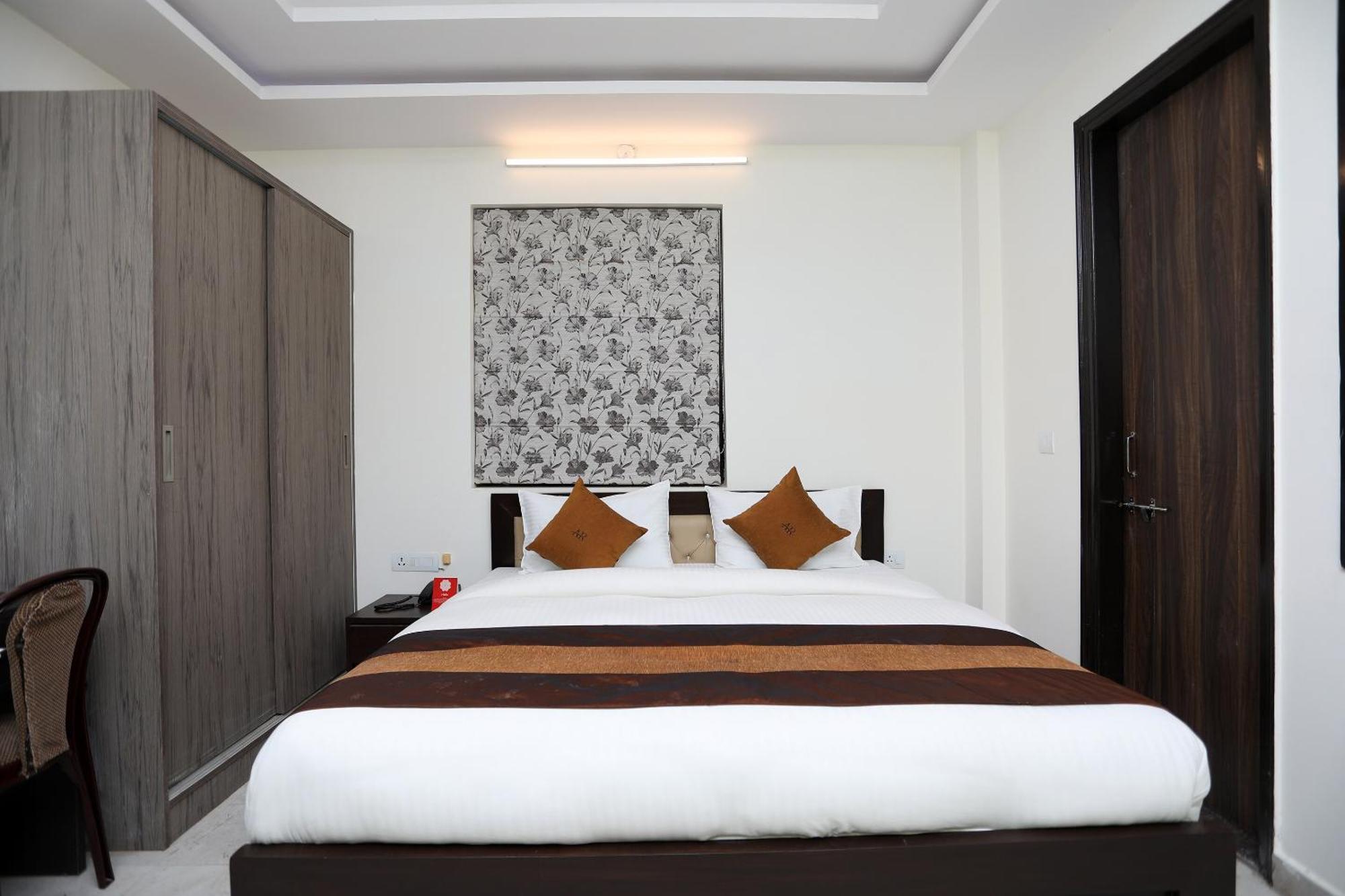 Tipsyy Inn 015 Гургаон Экстерьер фото